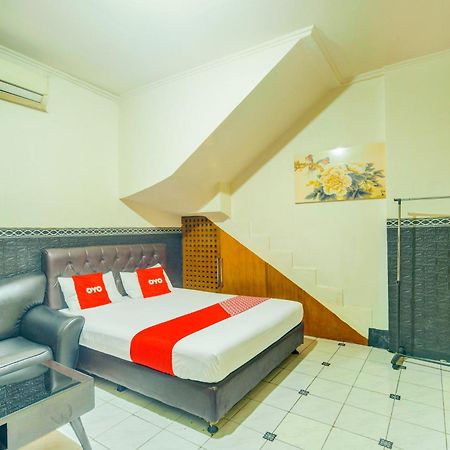 Oyo 93132 Modom Homestay Near Rs Islam Jakarta Pondok Kopi Exterior foto
