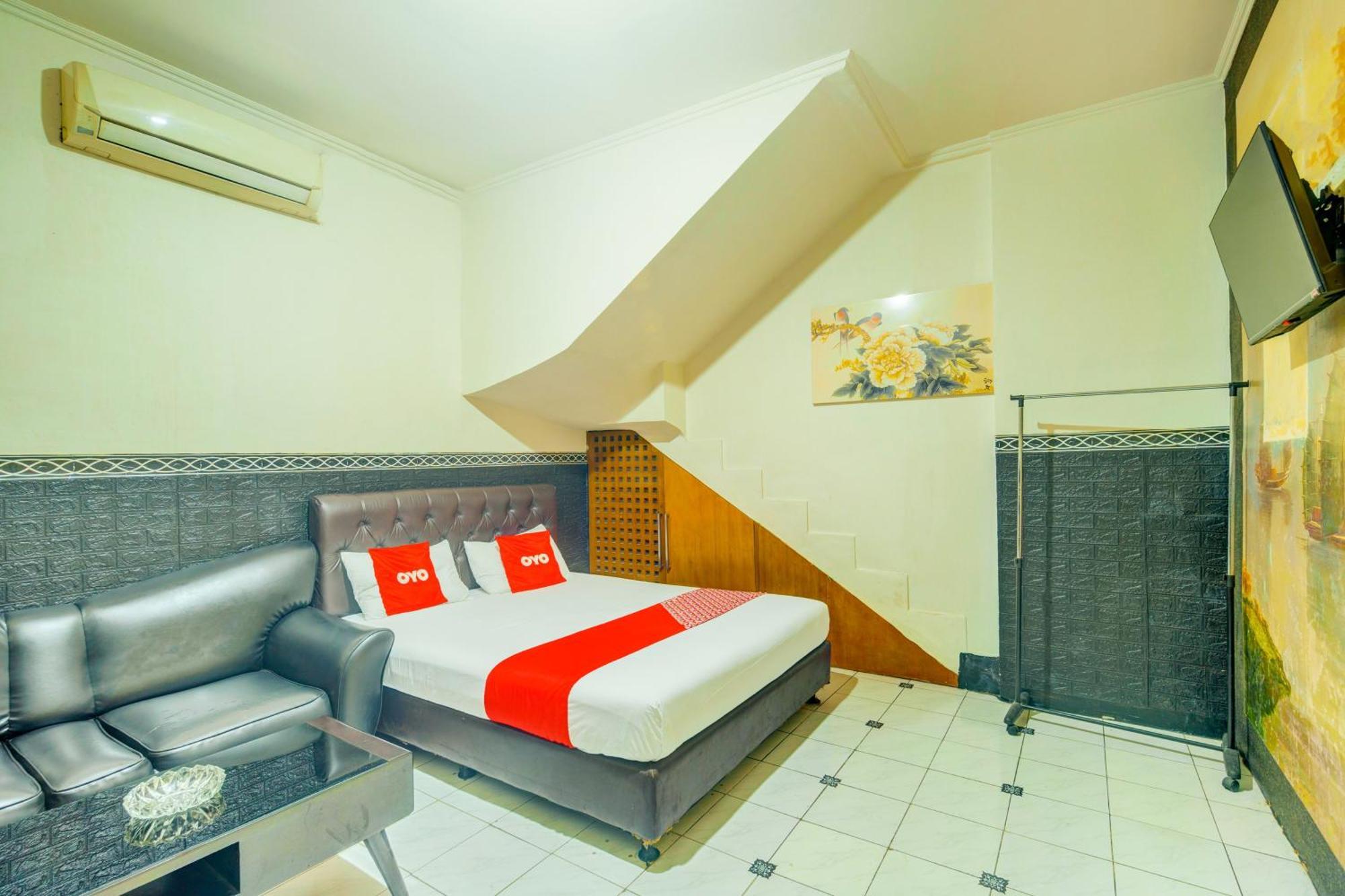 Oyo 93132 Modom Homestay Near Rs Islam Jakarta Pondok Kopi Exterior foto