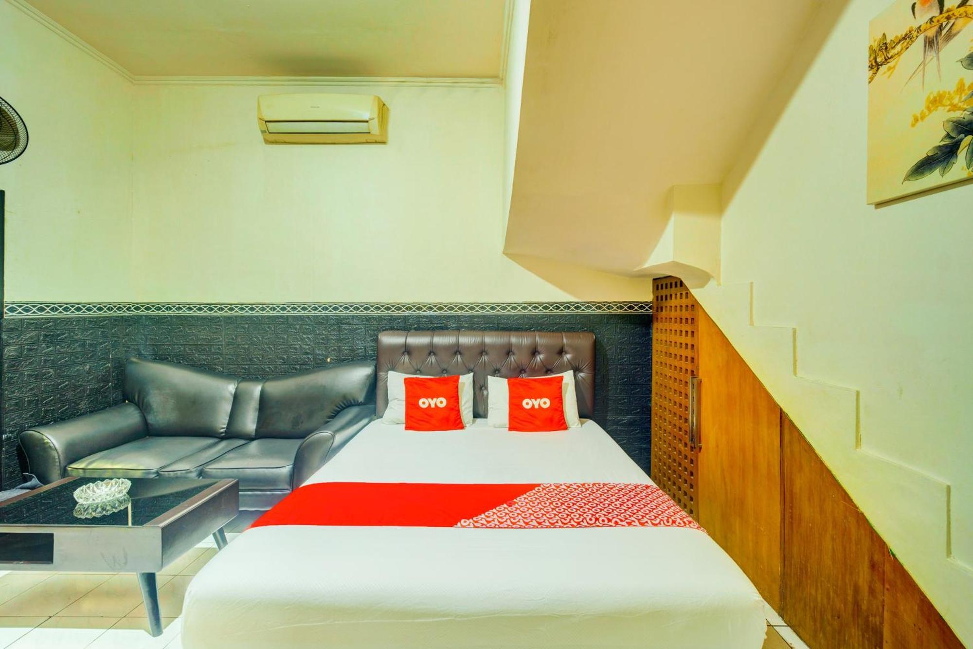 Oyo 93132 Modom Homestay Near Rs Islam Jakarta Pondok Kopi Exterior foto