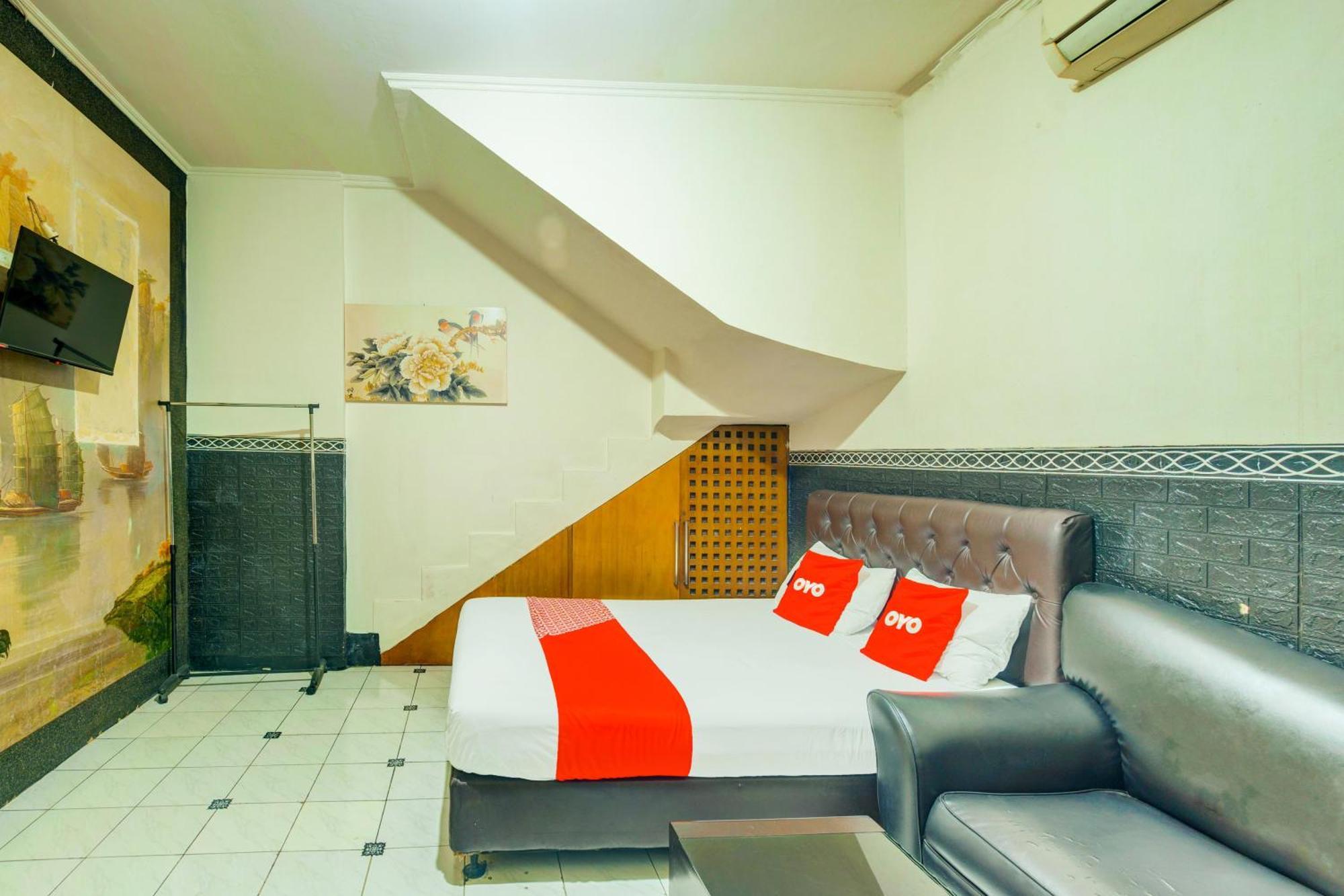Oyo 93132 Modom Homestay Near Rs Islam Jakarta Pondok Kopi Exterior foto