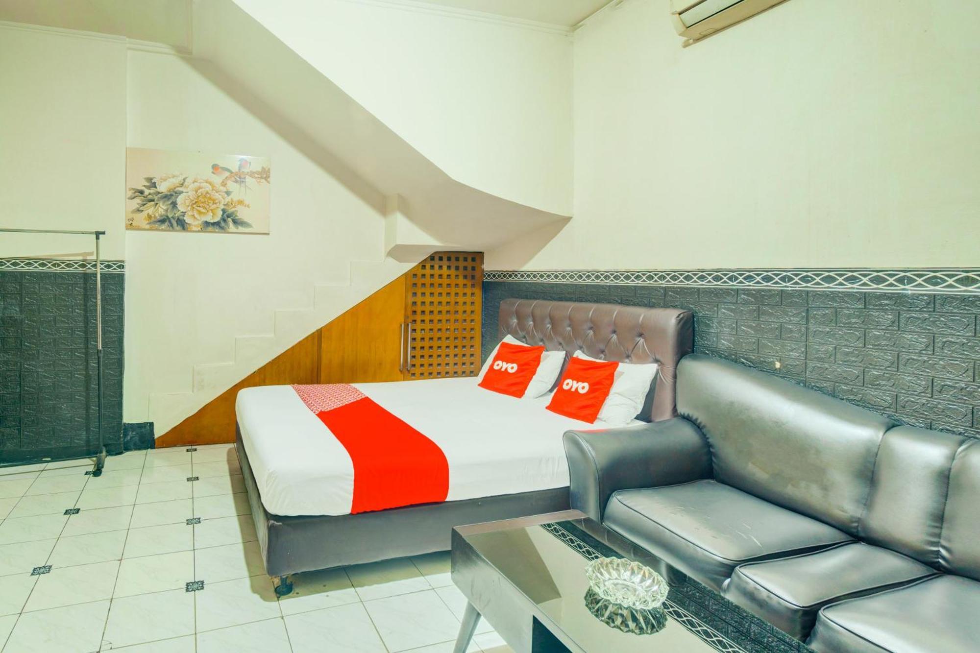 Oyo 93132 Modom Homestay Near Rs Islam Jakarta Pondok Kopi Exterior foto