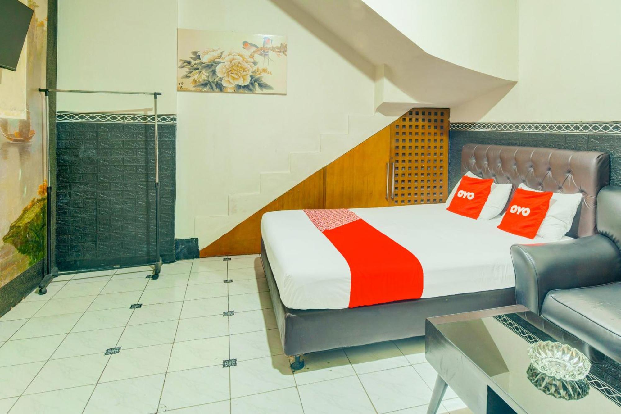Oyo 93132 Modom Homestay Near Rs Islam Jakarta Pondok Kopi Exterior foto