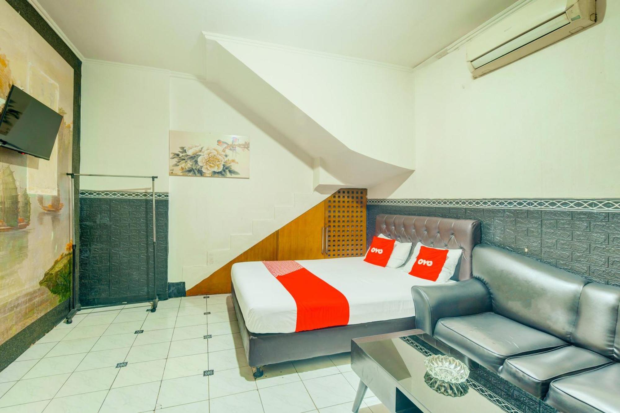 Oyo 93132 Modom Homestay Near Rs Islam Jakarta Pondok Kopi Exterior foto