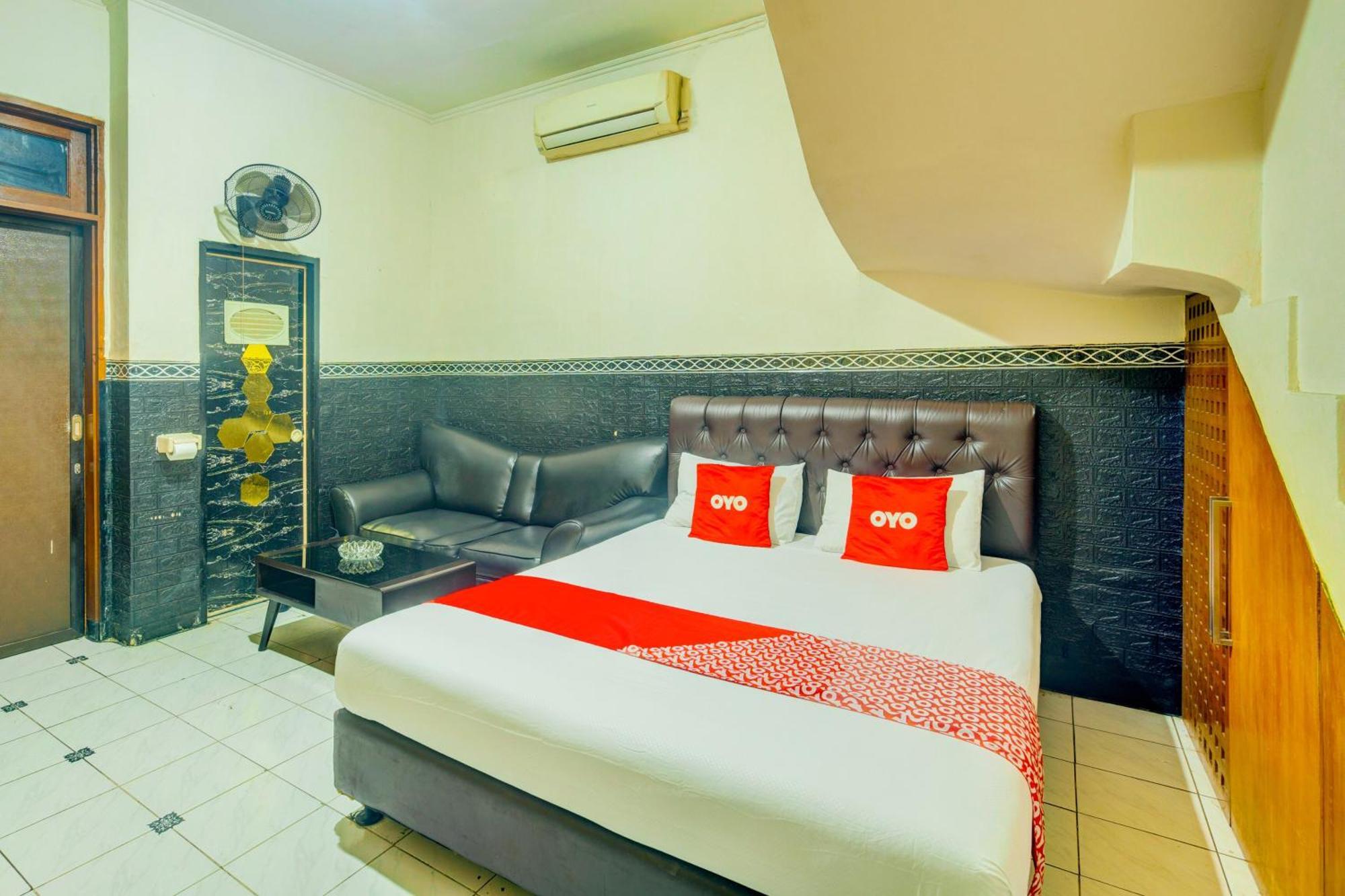Oyo 93132 Modom Homestay Near Rs Islam Jakarta Pondok Kopi Exterior foto